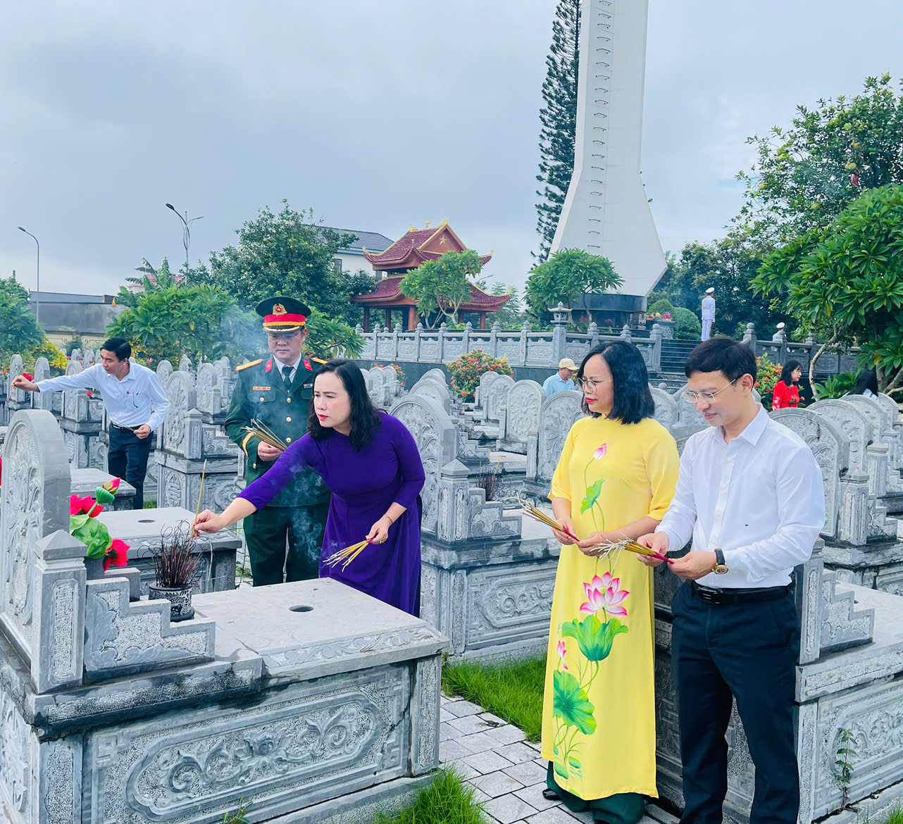 Anh-tin-bai